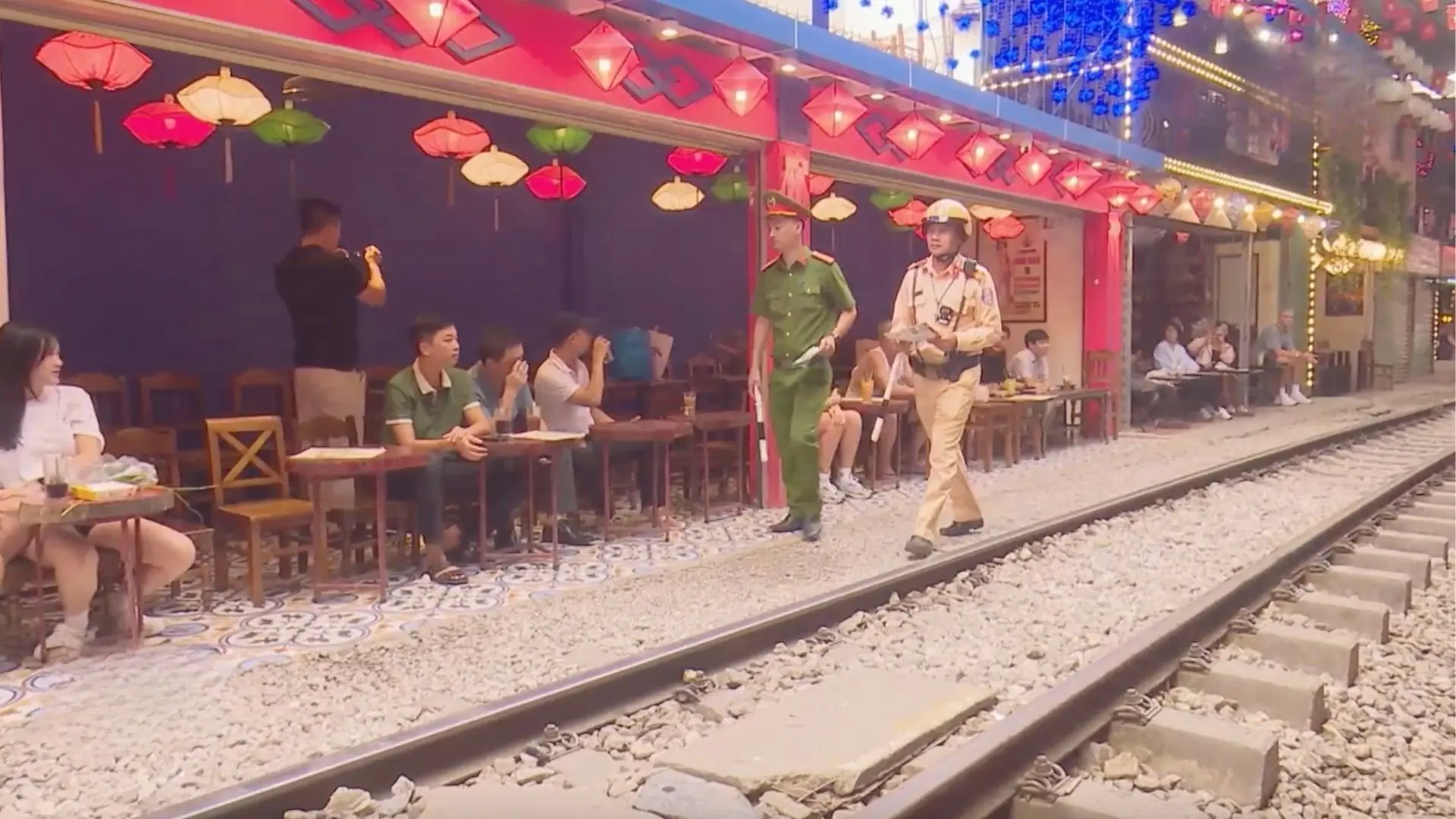 Tăng cường kiểm soát ATGT tại khu vực cà phê đường tàu